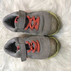 Lightweight Nike Tennis Shoes Youth 2Y - Free with bundle